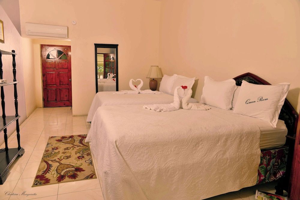 Chateau Margarite Hotel Deluxe Twin Room, 2 Queen Beds, Garden View 4