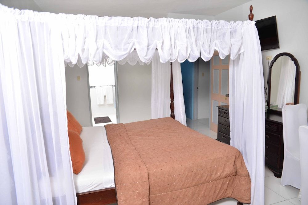 Chateau Margarite Hotel Exclusive Single Room, 1 King Bed