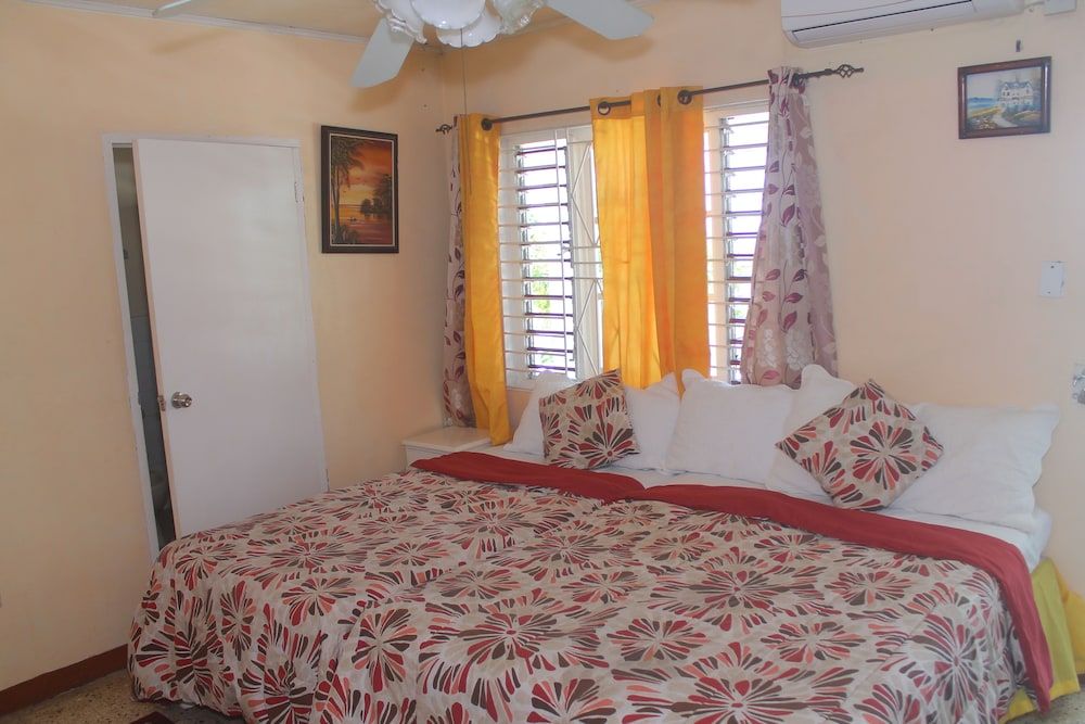 Hunter's Rest Villa Standard Room, 1 King Bed, Ocean View 4
