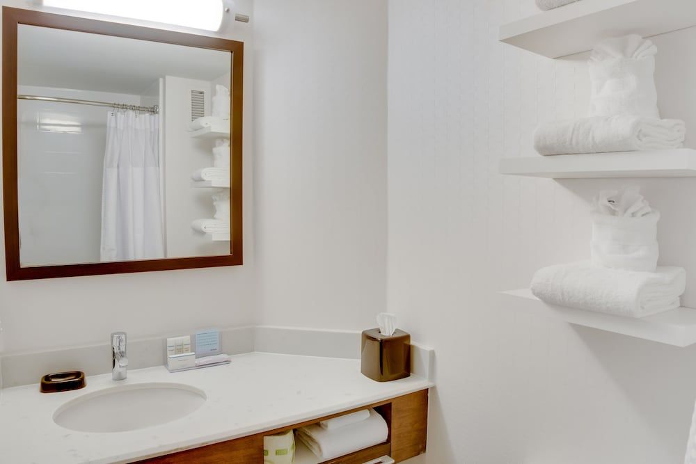 Room, 1 Queen Bed, Accessible, Bathtub
