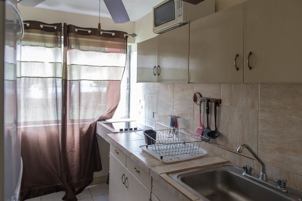 Turtle Towers Apartments Economy Studio, 1 King Bed, Accessible, Ground Floor 9