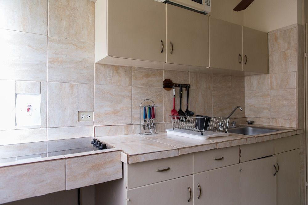 Turtle Towers Apartments Economy Studio, 1 King Bed, Accessible, Ground Floor 8