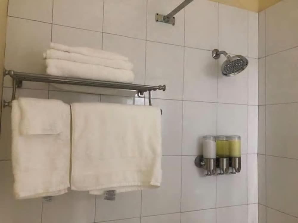 Ocho Rios Boardwalk Apartment Romantic Apartment, 2 Bedrooms, 2 Bathrooms, Partial Sea View 5