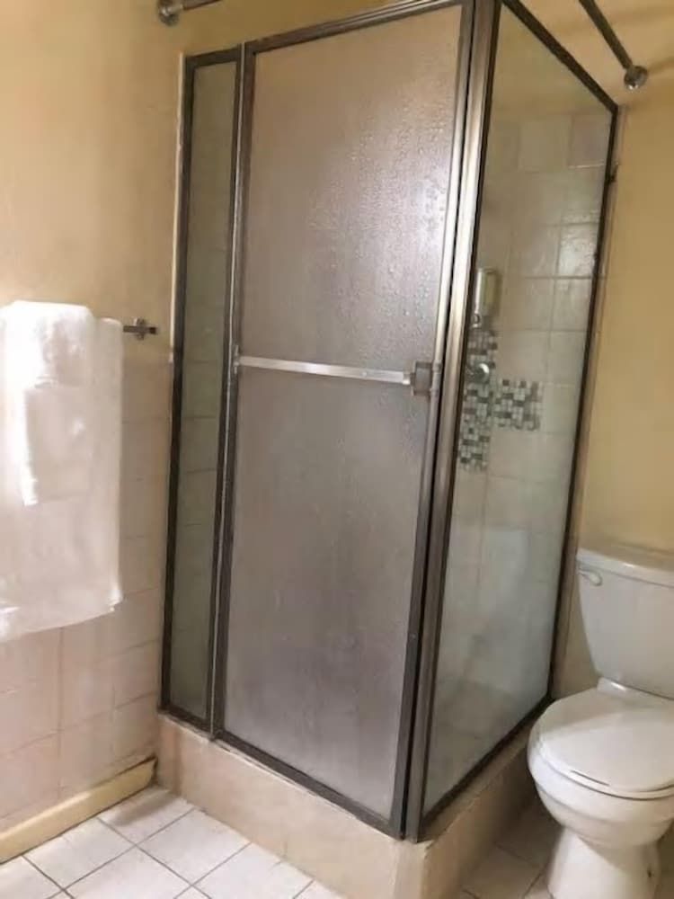 Ocho Rios Boardwalk Apartment Romantic Apartment, 2 Bedrooms, 2 Bathrooms, Partial Sea View 6