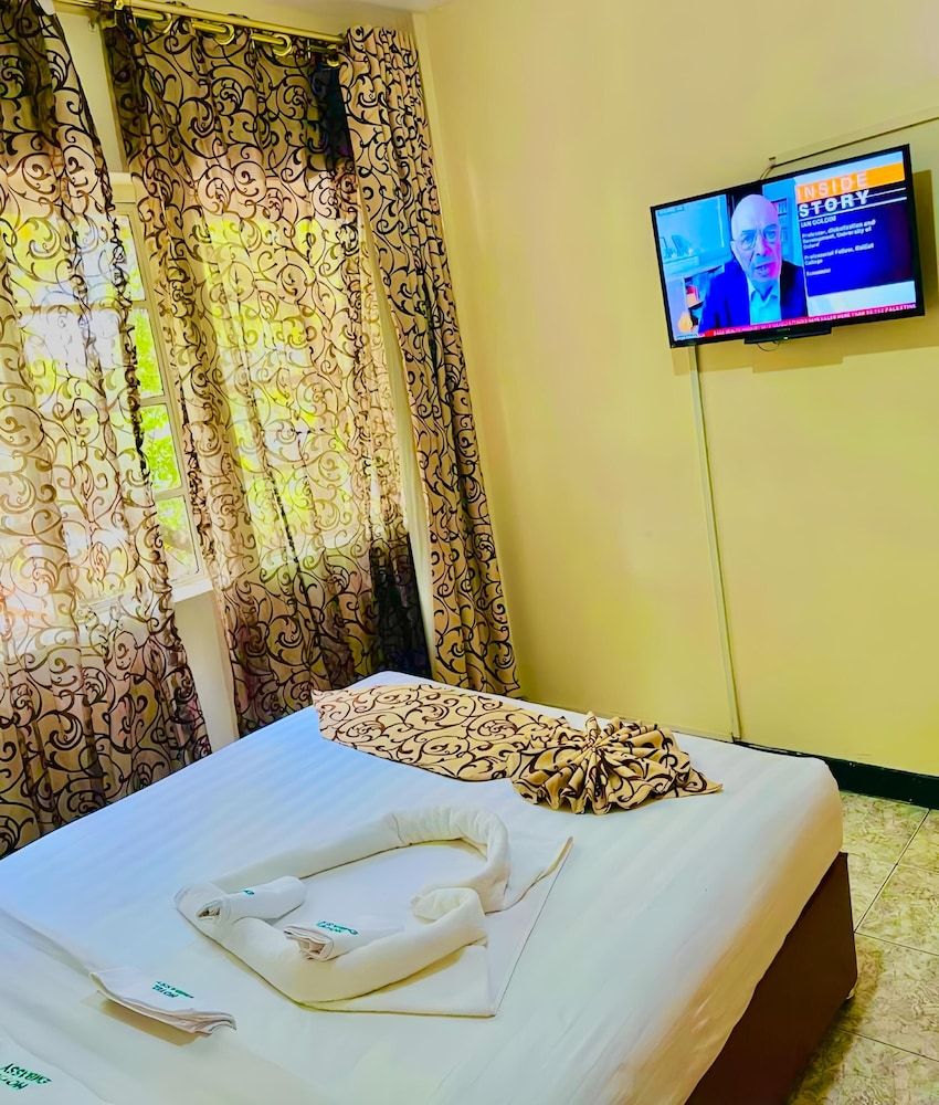 undefined Hotel Embassy 4