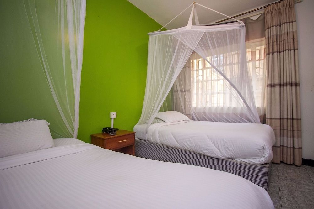 undefined Hotel Embassy 8