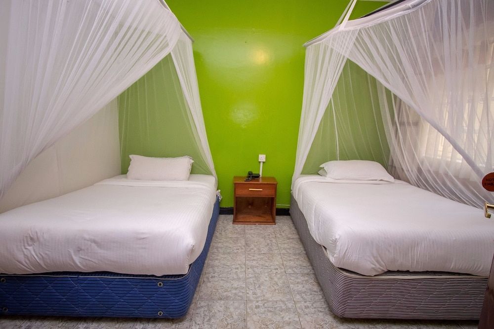 undefined Hotel Embassy 7