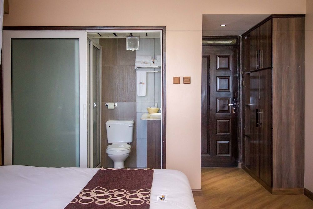 Airport Landing Hotel Deluxe Double Room 3