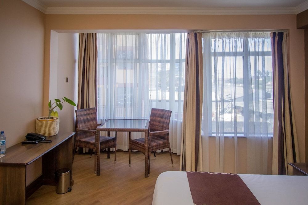 Airport Landing Hotel Deluxe Double Room 5