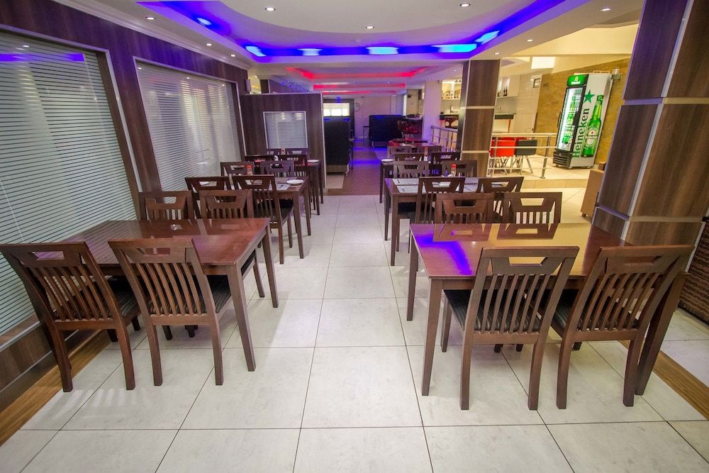 undefined Airport Landing Hotel 7