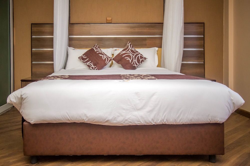 Airport Landing Hotel Deluxe Double Room 6