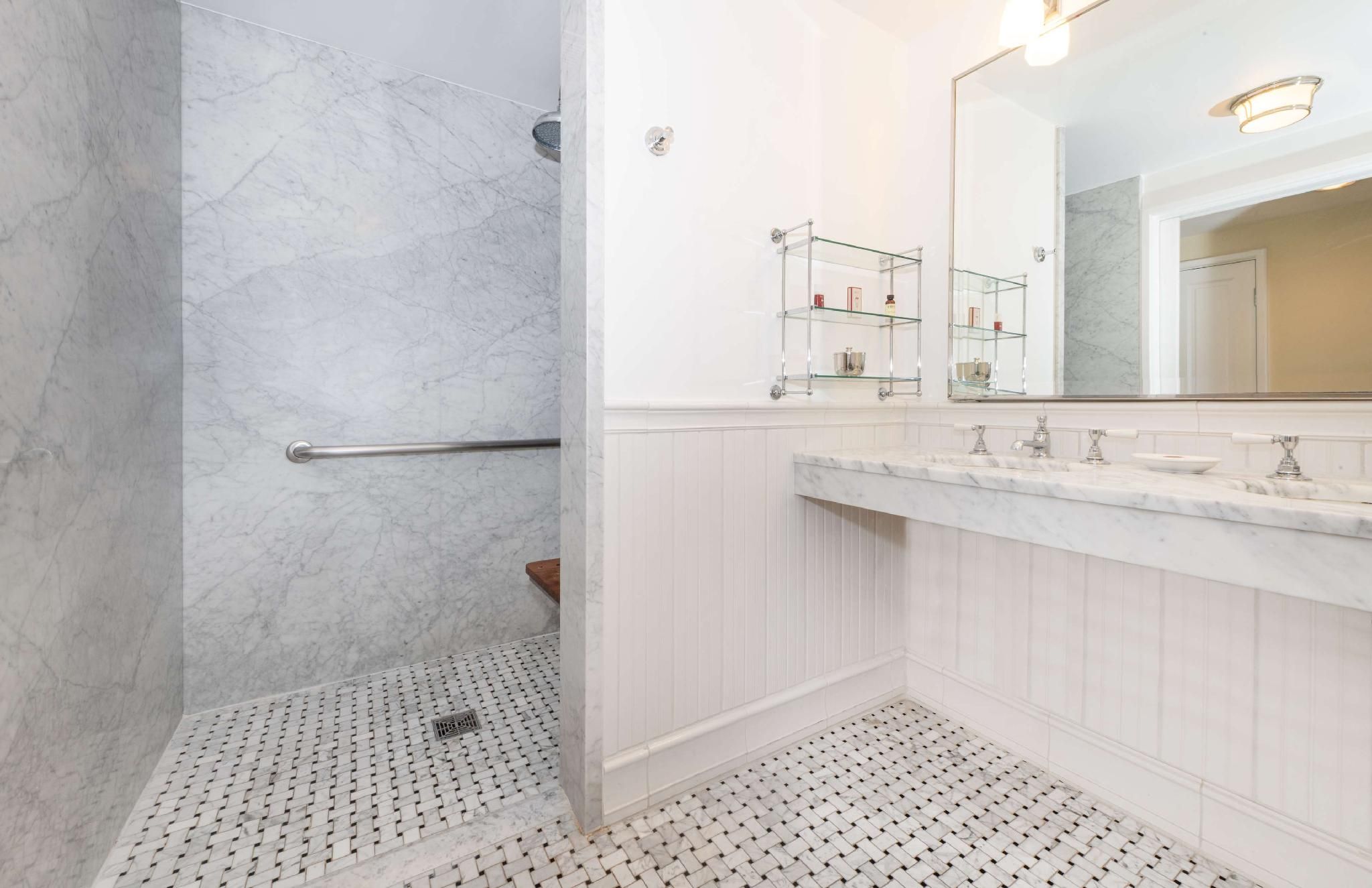 Premier King Mobility Hearing Access Ri Shwr