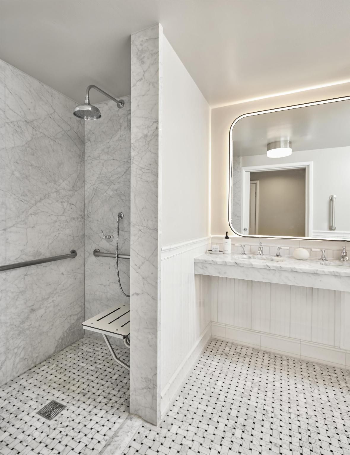 Premier King Mobility Hearing Access Ri Shwr