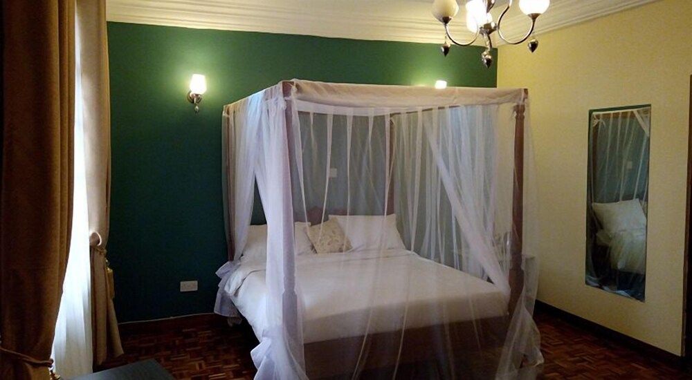 Karen Crescent Hotel Double Room 4