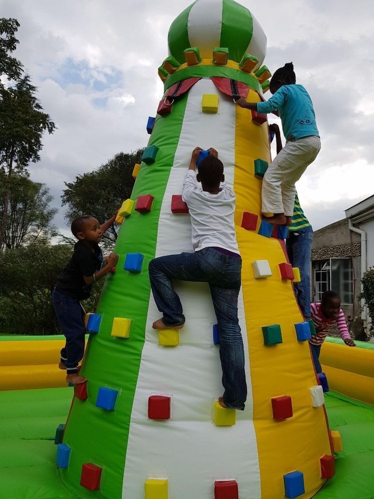 Ropes course (team building)