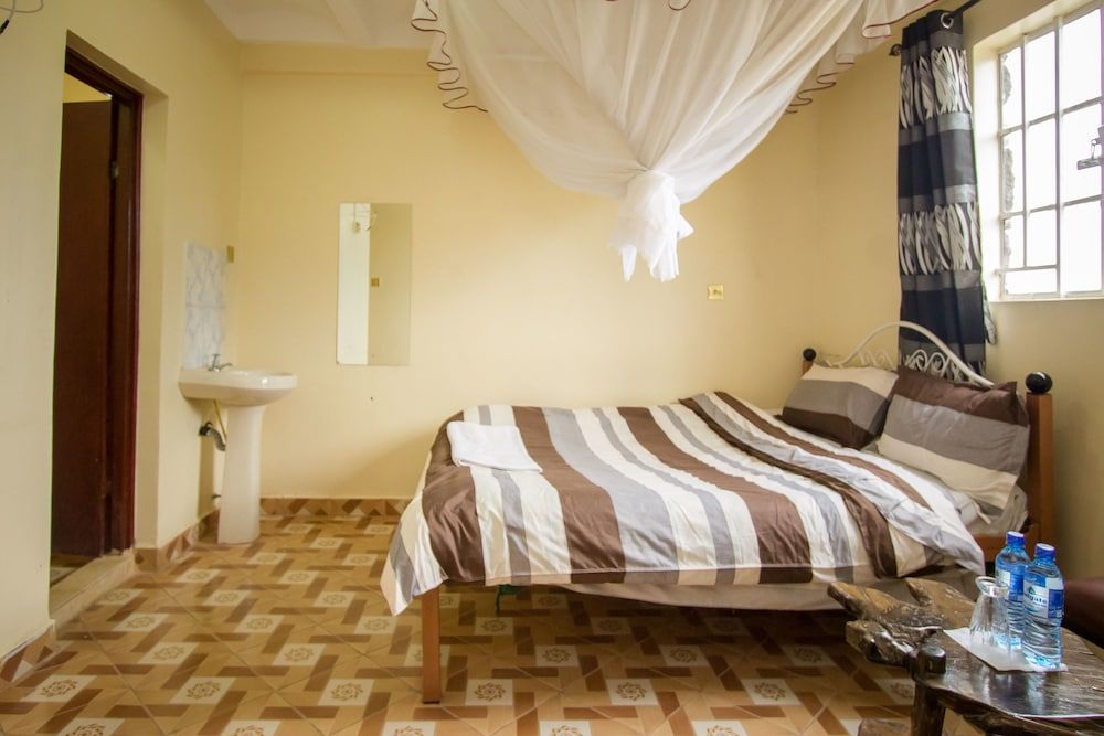 Three Ways Hotel & Restaurant Deluxe Twin Room 2