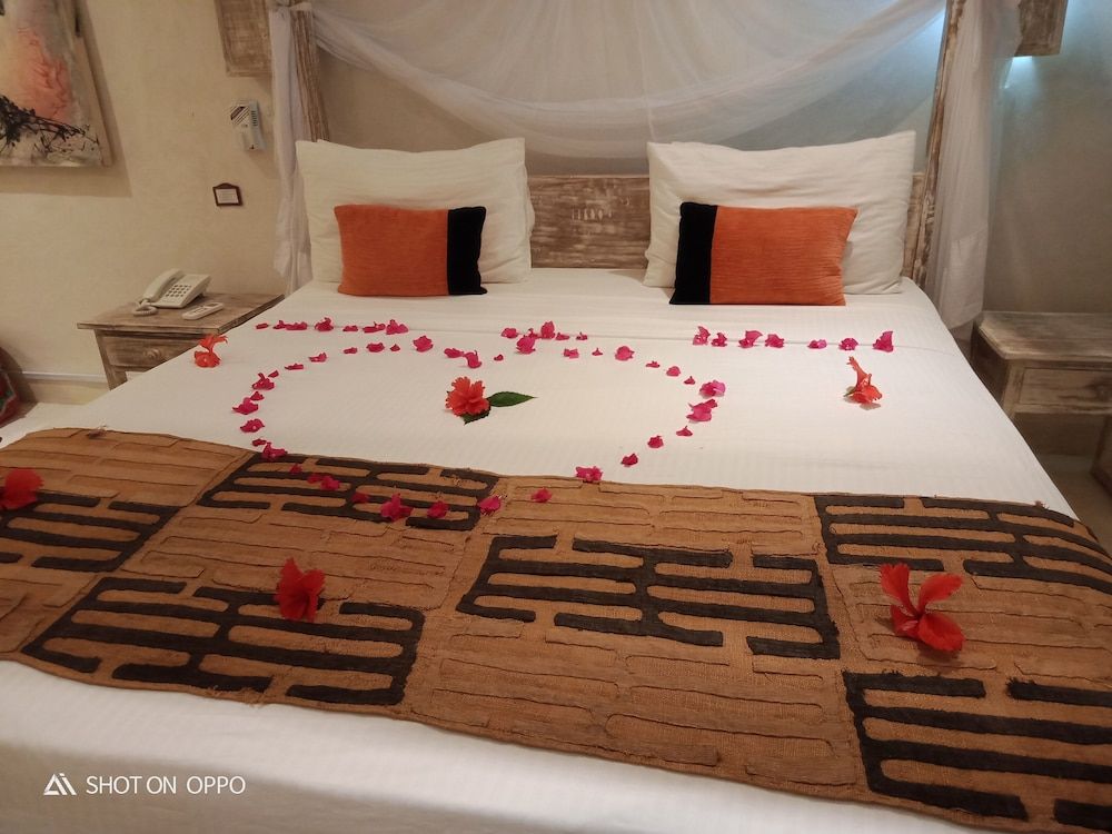 Deluxe Suite, 1 Double Bed, Pool View