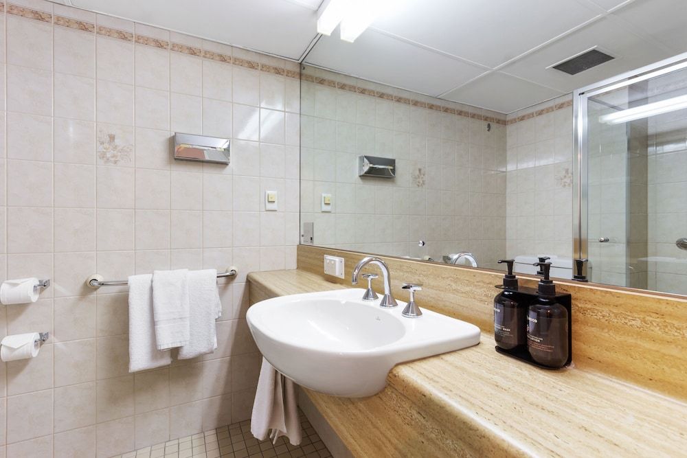 Comfort Hotel Adelaide Meridien Executive Suite 4