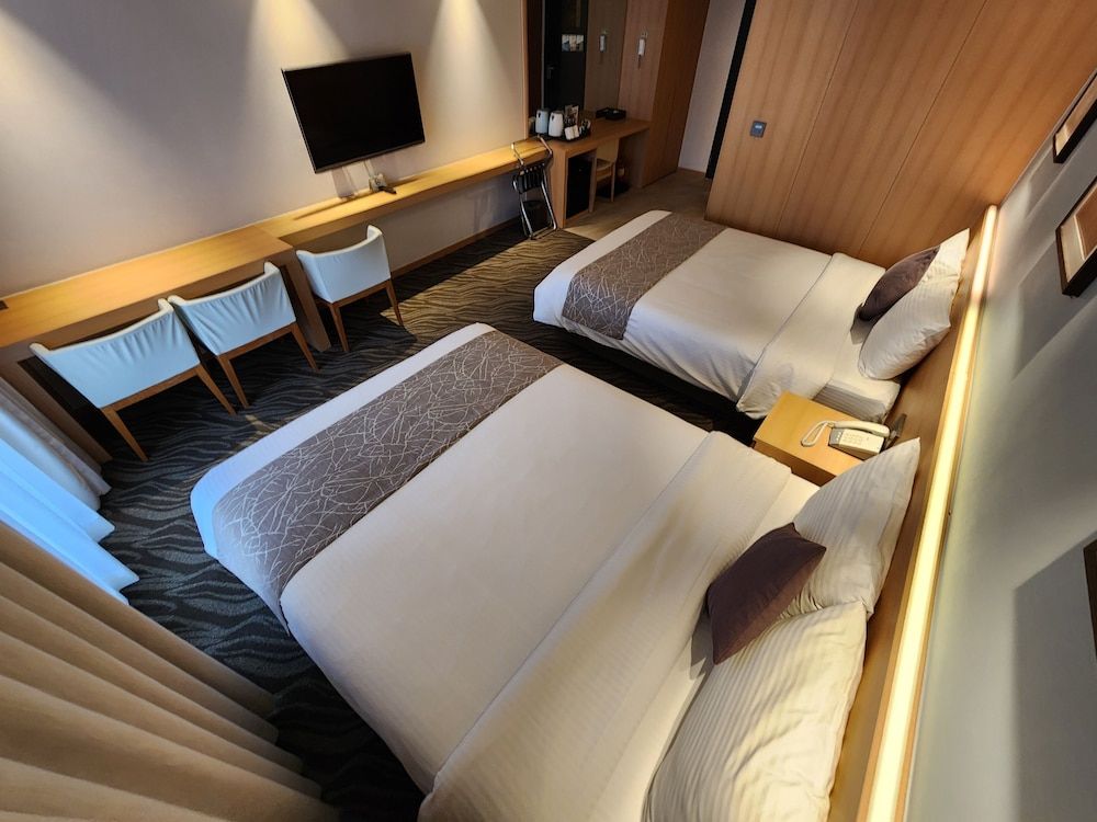 Seogwipo JS Hotel Family Quadruple Room, Balcony, City View 4