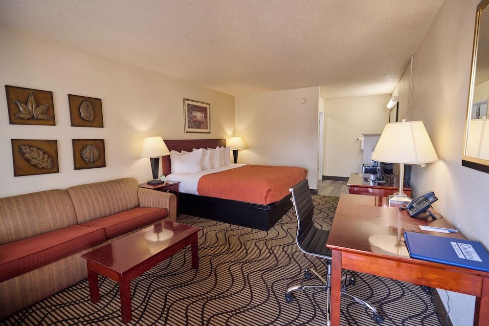 Cimarron Inn Klamath Falls Standard Room, 1 King Bed 4