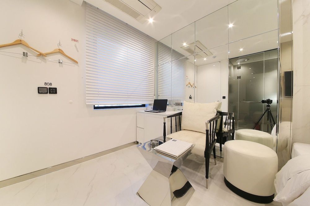 Hotel Cullinan2 Premier Room(Late Check-in: Mon-Fri 8PM, Sat 10PM, Sun 9PM/1 Parking Lot per Room/Max. 1 Night Stay) 23