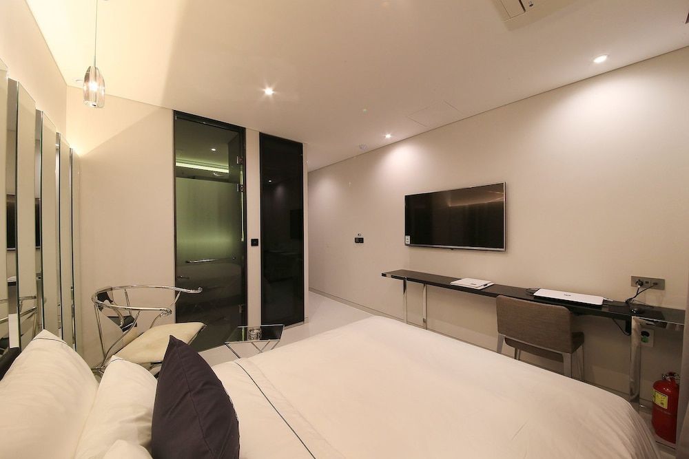 Hotel Cullinan2 Premier Room(Late Check-in: Mon-Fri 8PM, Sat 10PM, Sun 9PM/1 Parking Lot per Room/Max. 1 Night Stay) 22