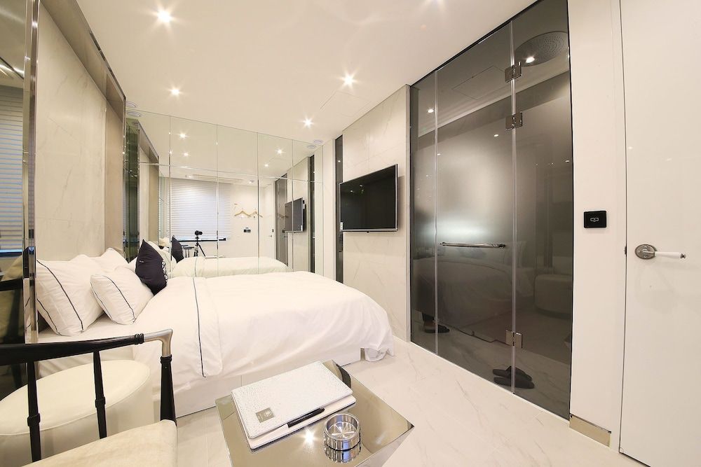 Hotel Cullinan2 Premier Room(Late Check-in: Mon-Fri 8PM, Sat 10PM, Sun 9PM/1 Parking Lot per Room/Max. 1 Night Stay) 25