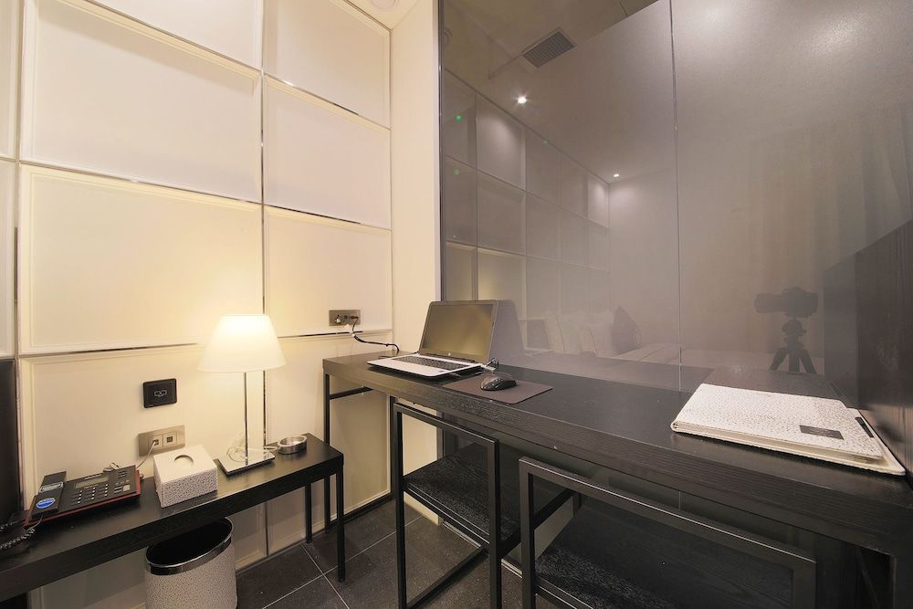 Hotel Cullinan2 Premier Room(Late Check-in: Mon-Fri 8PM, Sat 10PM, Sun 9PM/1 Parking Lot per Room/Max. 1 Night Stay) 26