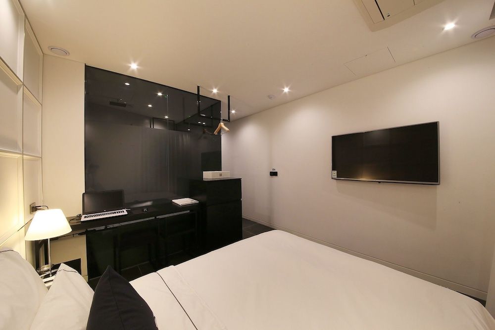 Hotel Cullinan2 Premier Room(Late Check-in: Mon-Fri 8PM, Sat 10PM, Sun 9PM/1 Parking Lot per Room/Max. 1 Night Stay) 19