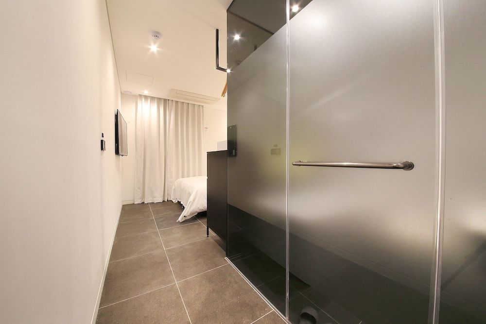 Hotel Cullinan2 Premier Room(Late Check-in: Mon-Fri 8PM, Sat 10PM, Sun 9PM/1 Parking Lot per Room/Max. 1 Night Stay) 13