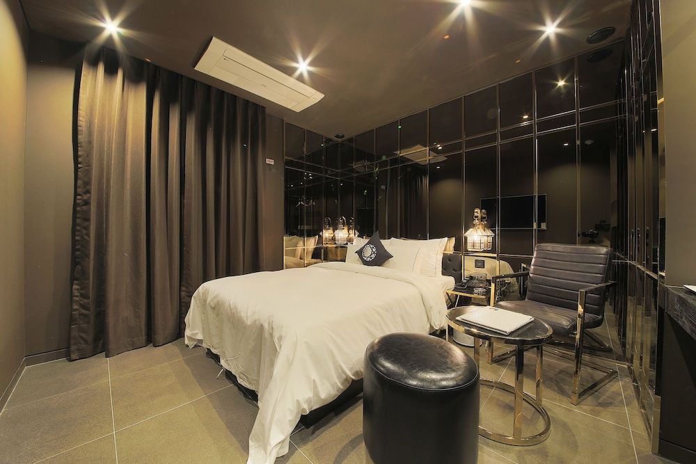 Hotel Cullinan2 Premier Room(Late Check-in: Mon-Fri 8PM, Sat 10PM, Sun 9PM/1 Parking Lot per Room/Max. 1 Night Stay) 6