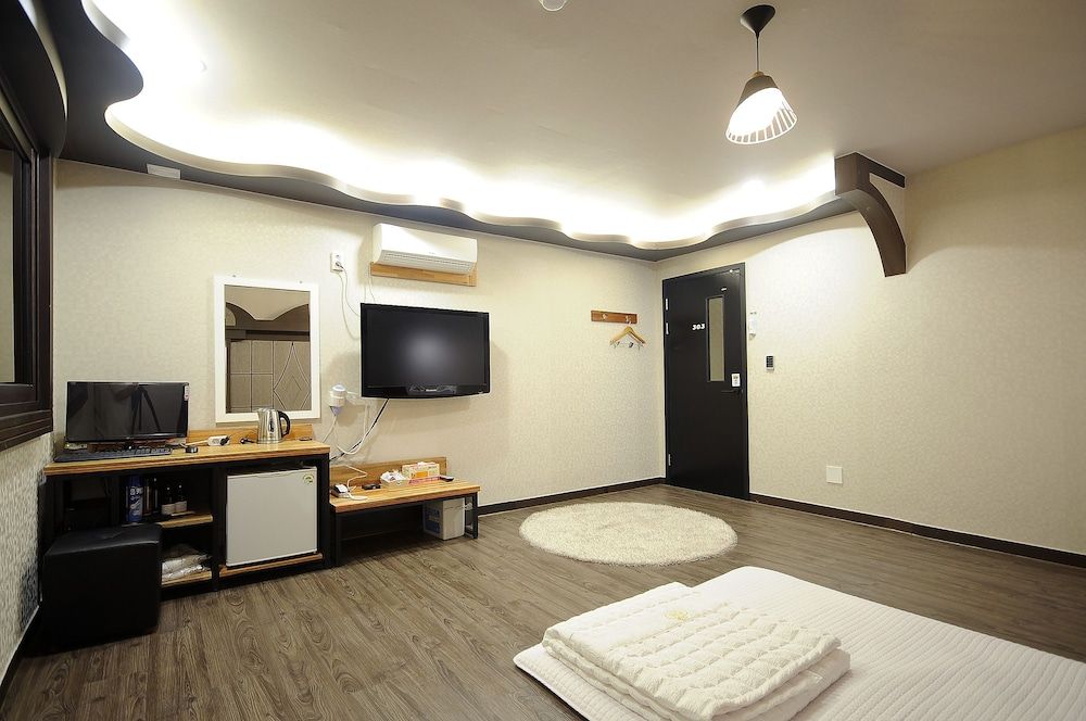 undefined Hotel King 10