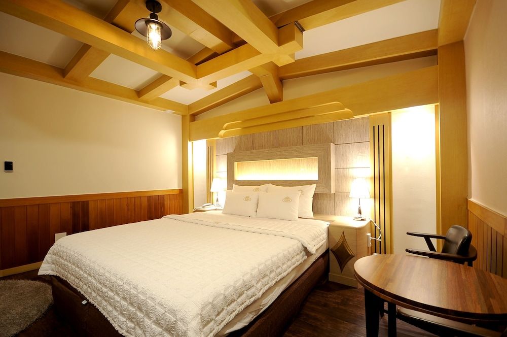 Hotel King Standard Room 4