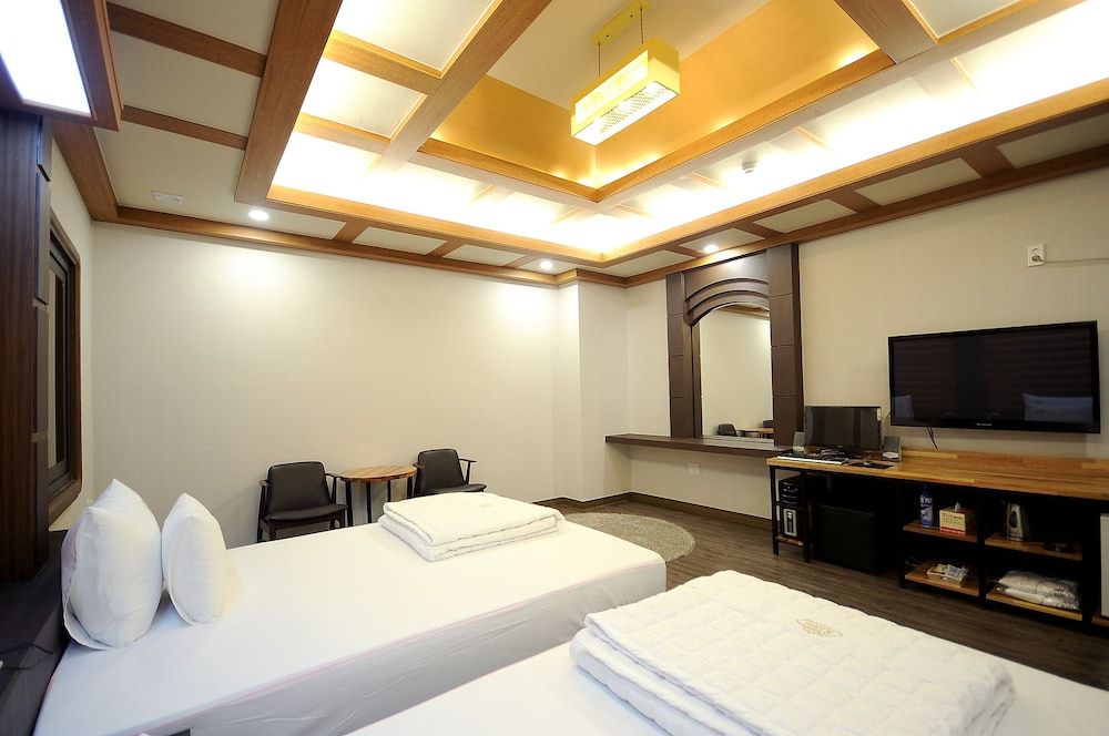 undefined Hotel King 8