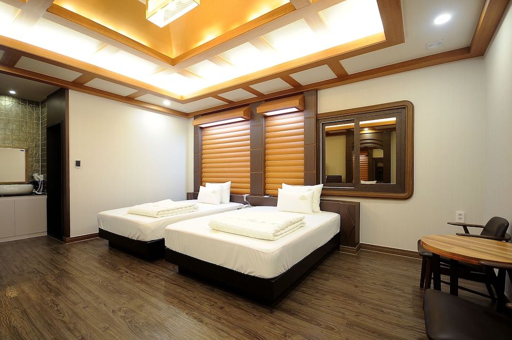 undefined Hotel King 6