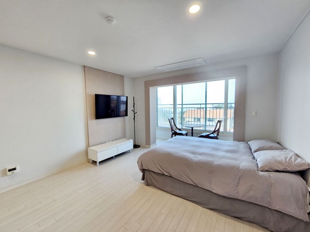 undefined Jeju Hill Hotel 10