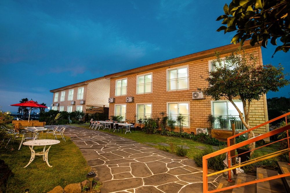 undefined Red Clay 9