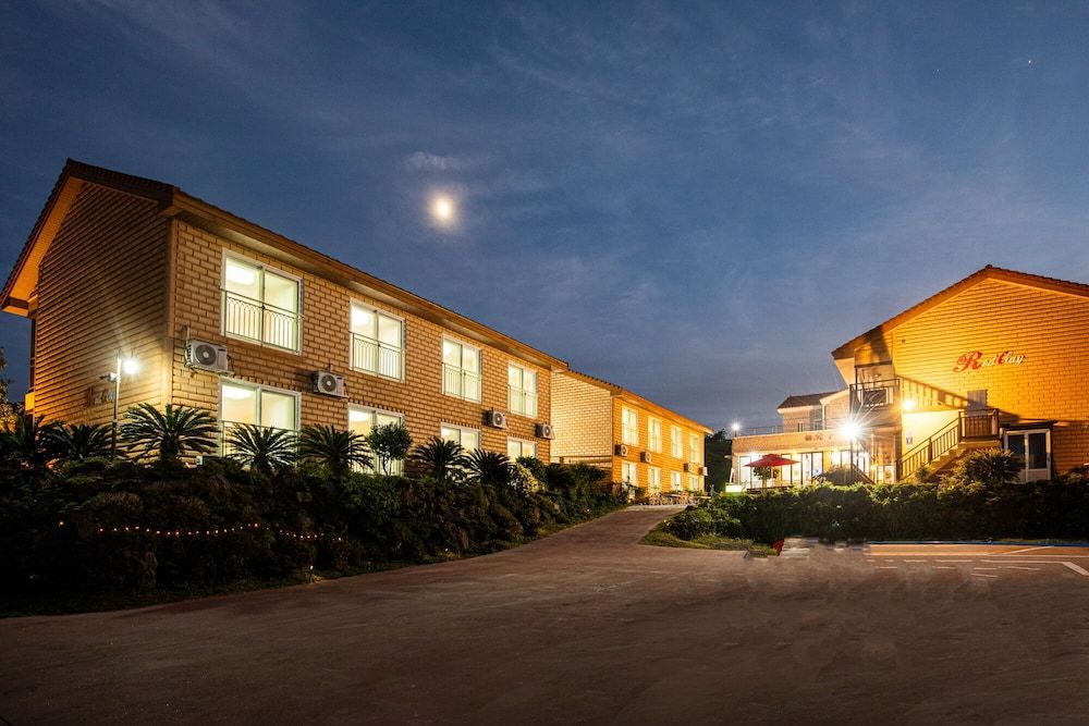 undefined Red Clay 5