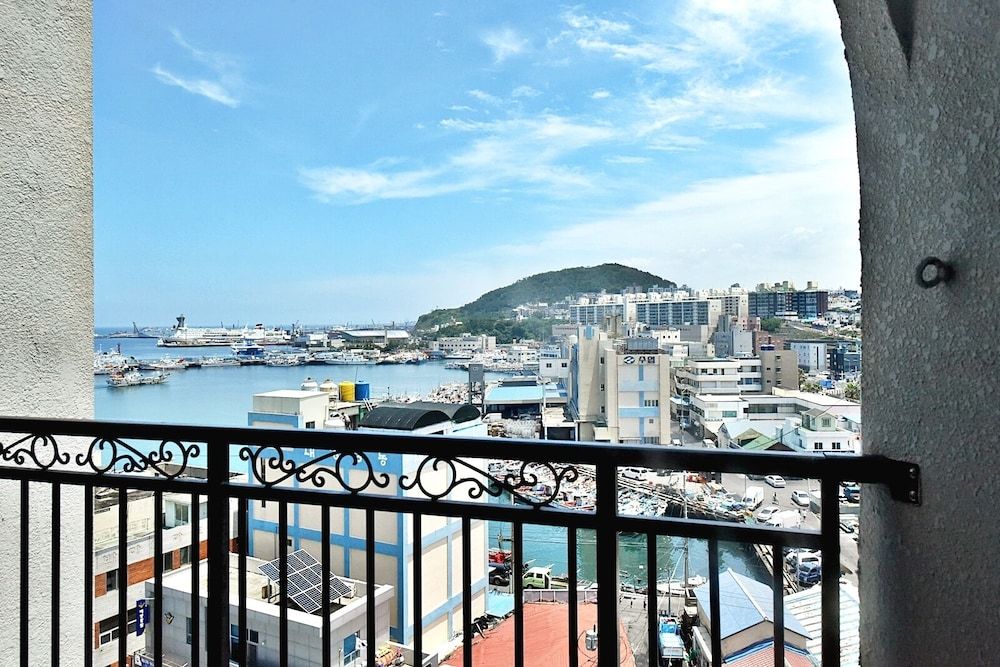 undefined Hotel Whistlelark Jeju 10