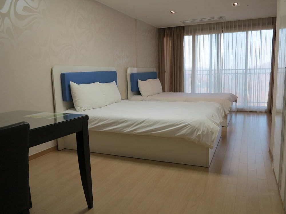 High Castle Resort Family Twin Room 3