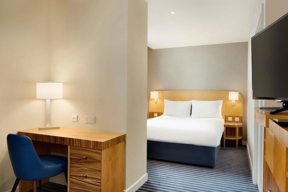 undefined Ramada Hotel & Suites by Wyndham Coventry 3