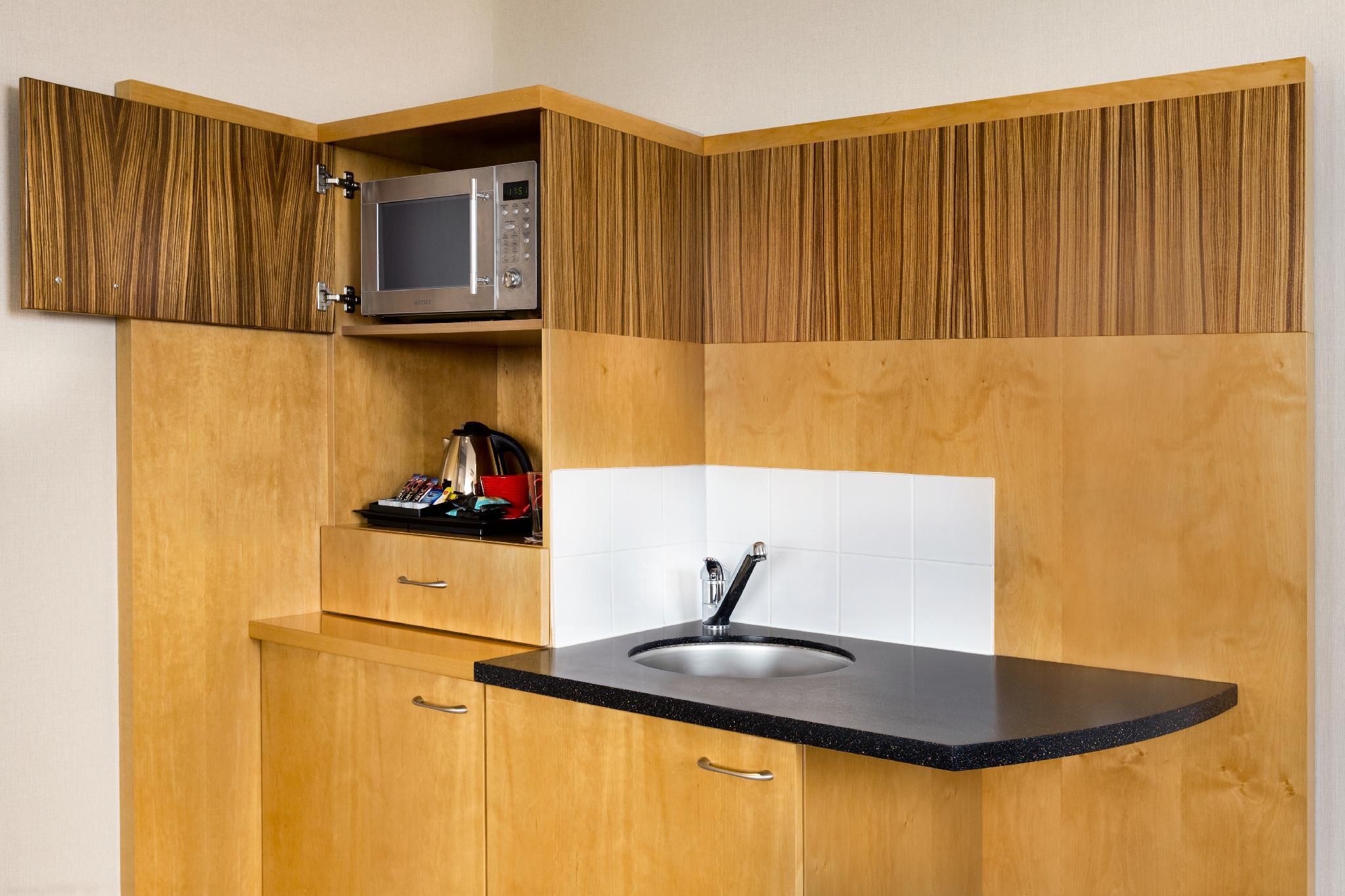 1 Double Bed Non-Smoking Suite