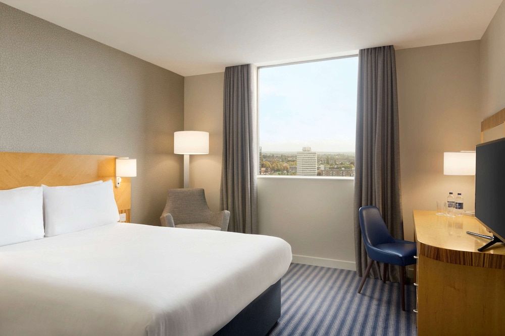 undefined Ramada Hotel & Suites by Wyndham Coventry 7