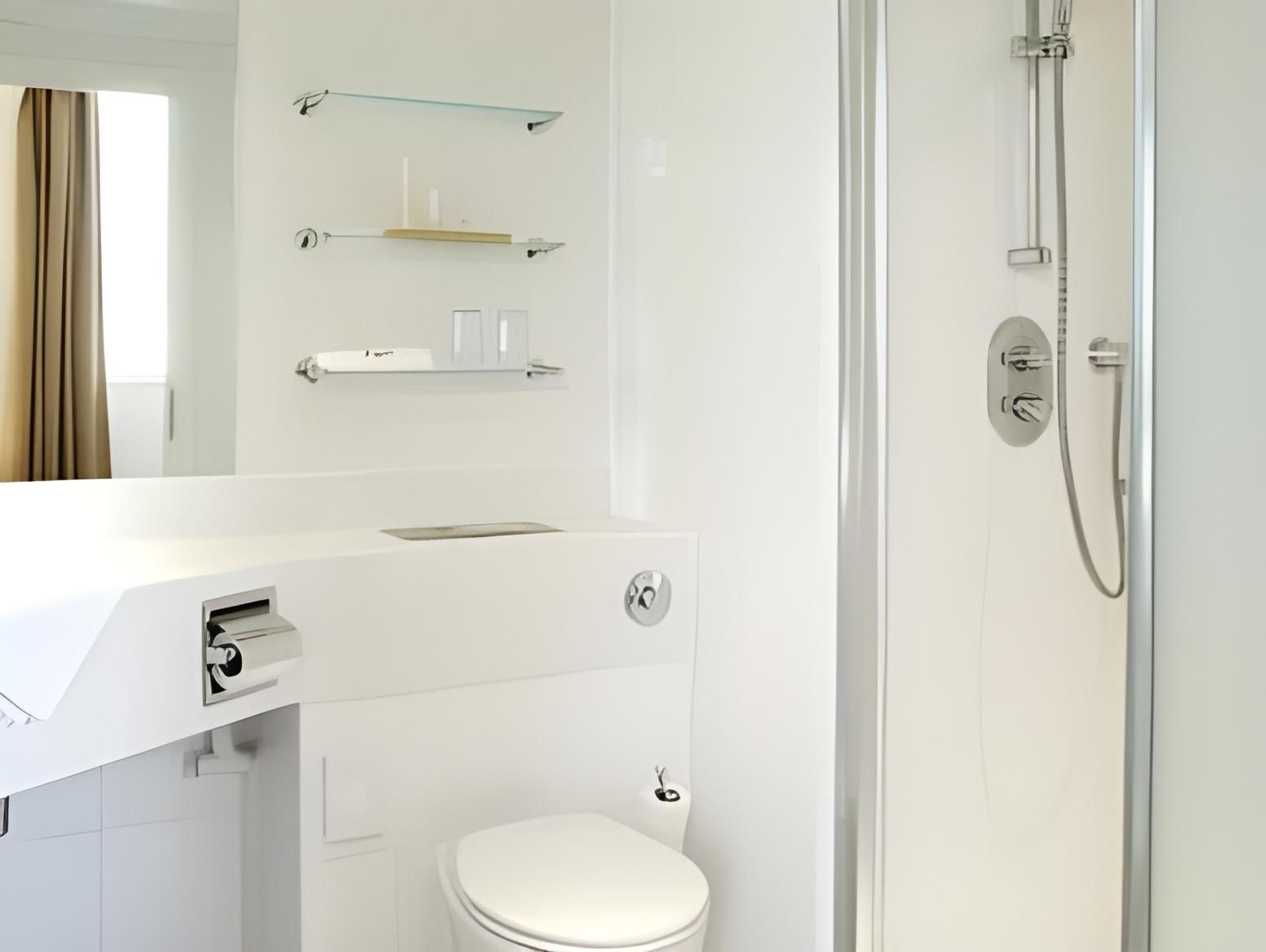 undefined Ramada Hotel and Suites by Wyndham Coventry 5