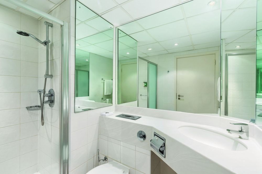 undefined Ramada Hotel & Suites by Wyndham Coventry 10