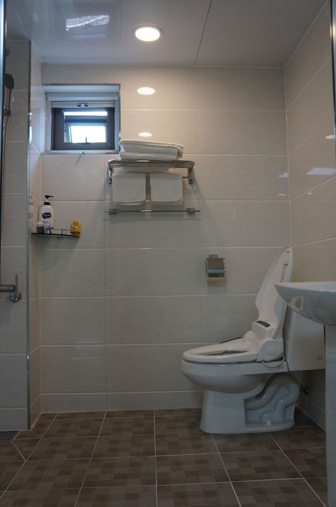 Novaluz Tourist Hotel Standard Twin Room, Kitchen, Parking, Non Smoking, City View 3