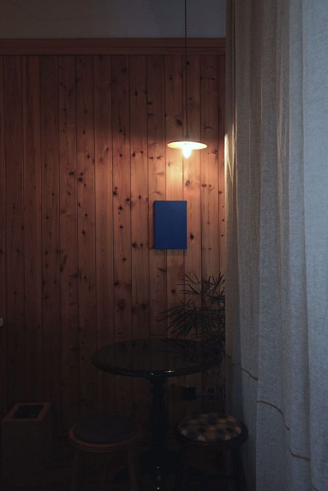 At Corner Standard Double Room, 1 Queen Bed, Kitchen, Partial Ocean View 8