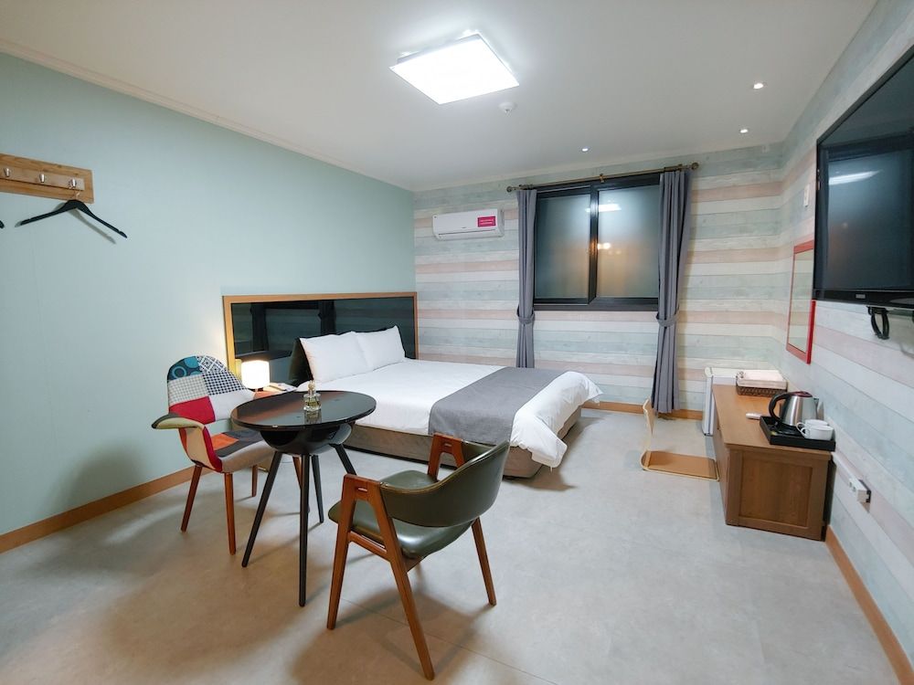 Hotel Tong Yeondong Jeju Standard Double Room 9