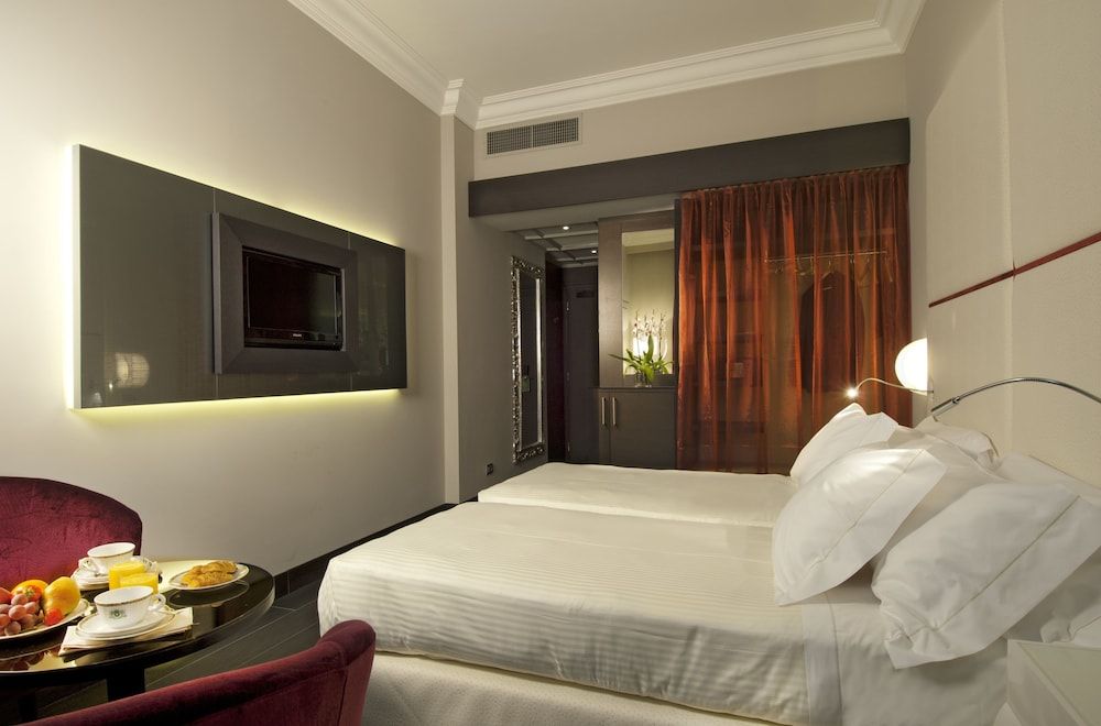 undefined Sina De la Ville 9