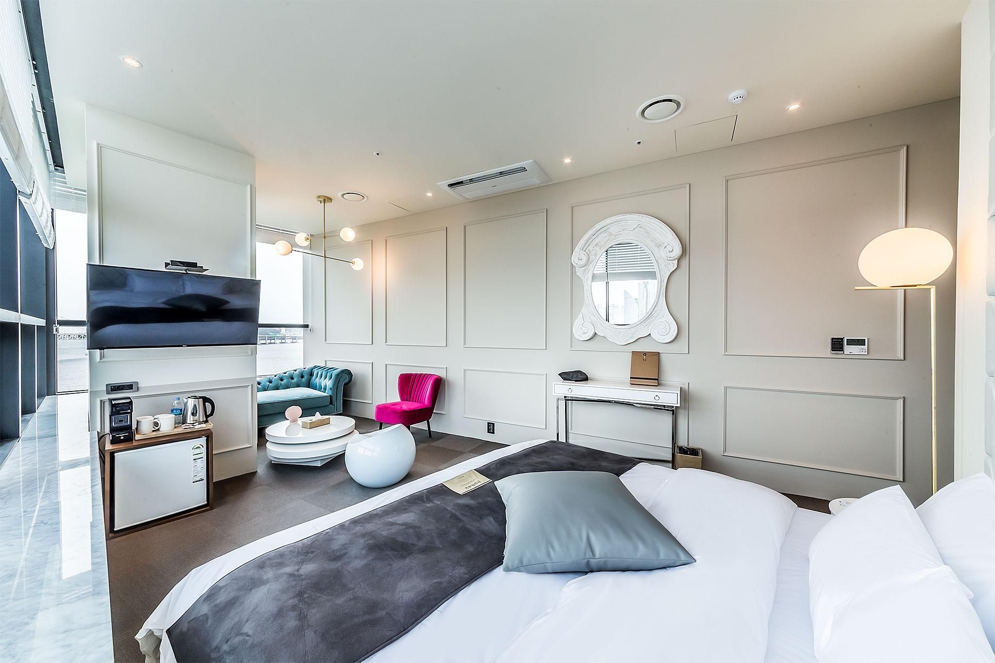 Premium Room With Bridge View - 1 King Bed